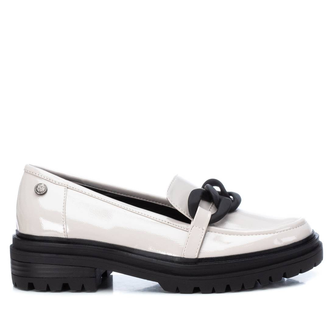 Sapato Pele Charol Mulher Branco Xti – Leves para uso diário com palmilha macia e ajuste ergonómico confortável - 140379