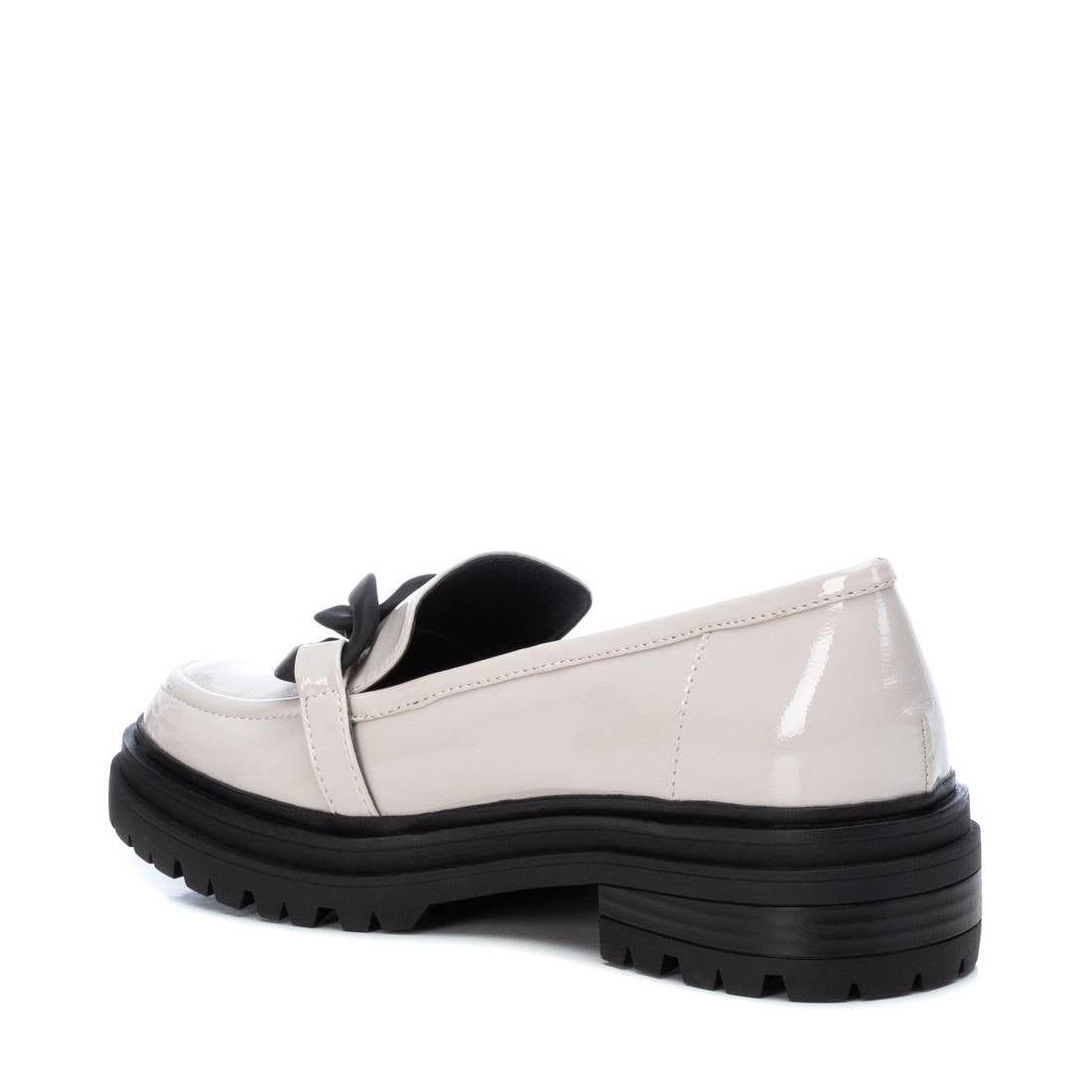 Sapato Pele Charol Mulher Branco Xti – Leves para uso diário com palmilha macia e ajuste ergonómico confortável - 140379