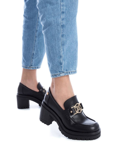 Sapato Pele Mulher Preto Xti – Ideal para dias de trabalho e lazer com sala ultra leve e conforto diário - 14205701