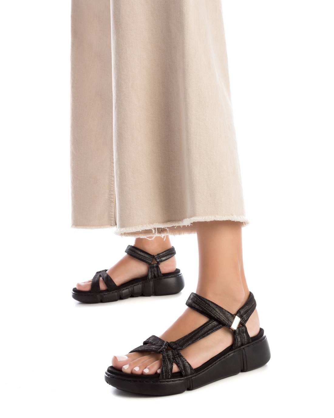 Sandália Casual Mulher Preto Xti – Leves e respiráveis para conforto excelente em passeio e trabalho diário - 14231804