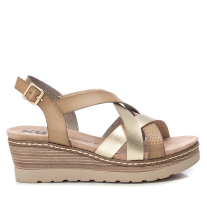 Sandália Casual Vegan Mulher Dourado Xti – Leves e confortáveis para passeios ao ar livre e jantares especiais - 142776d