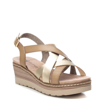 Sandália Casual Vegan Mulher Dourado Xti – Leves e confortáveis para passeios ao ar livre e jantares especiais - 142776d