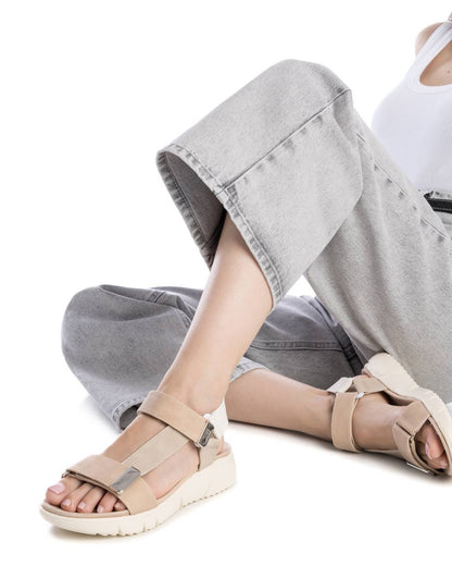 Sandália Casual Vegan Mulher Bege Xti – Leves e confortáveis para uso prolongado em trabalho e passeios casuais - 14411202