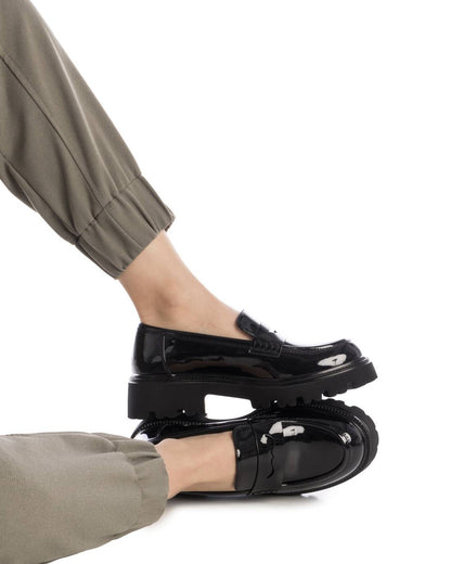 Sapato Pele Charol Mulher Preto Xti – Conforto e durabilidade para o dia a dia no trabalho e eventos sociais - 144426p