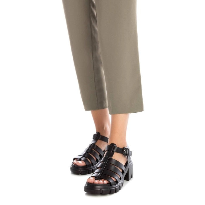 Sandália Casual Mulher Preta Xti – Leves para uso prolongado e ajustáveis para diferentes tamanhos - 17154001