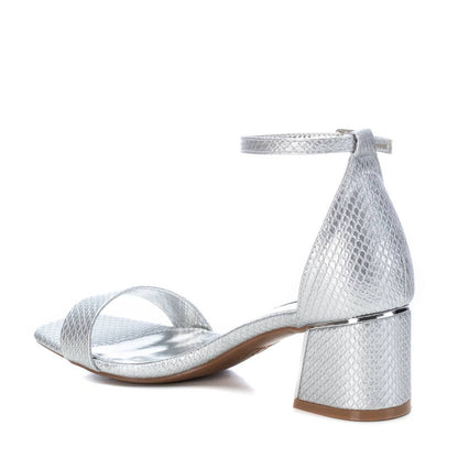 Sandália Casual Mulher Prateado Xti – Leves para uso prolongado com ajuste confortável em qualquer saída casual - 14527p