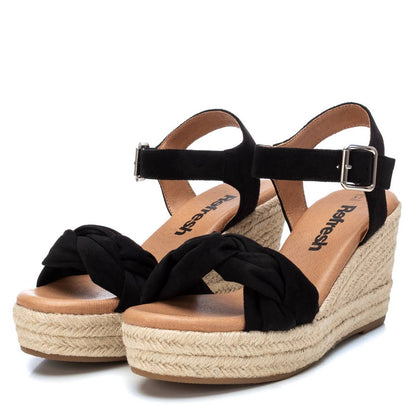 Sandália Casual Com Cunha Mulher Preto Refresh – Leveza e sola macia para conforto em passeios e jantares descontraídos - 79795p